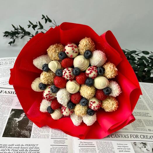Ramo de fresas cubiertas de chocolate "Pasión" + regalo (9xs con arándanos)