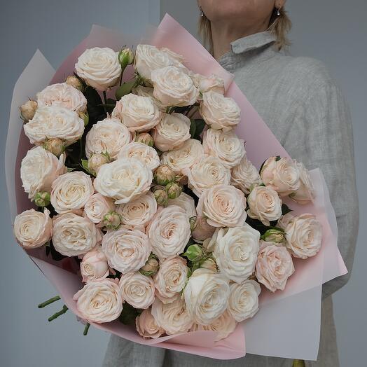 Букет из кустовых пионовидных роз сорта Бамбастик