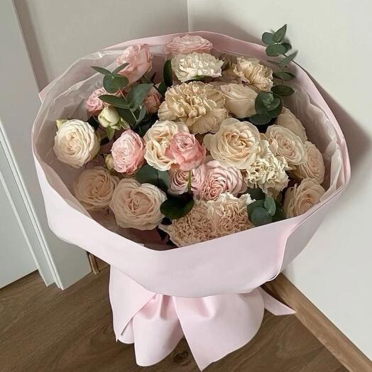 Букет из кустовых роз и диантуслв