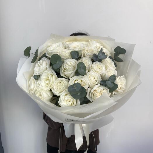 Монобукет из белых пионовидных роз