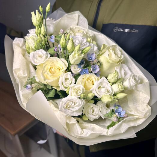 Snow-white bouquet with roses, eustoma and accents of oxypetalum