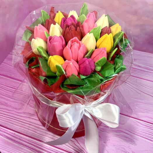 Букет тюльпанов из бельгийского шоколада в коробке