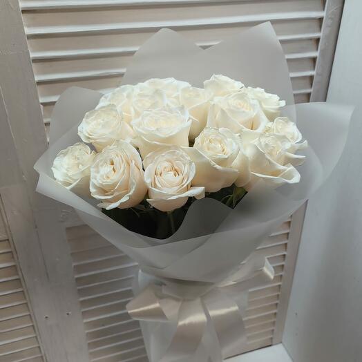 15 White Roses