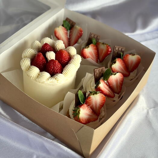 Pastel de Bento y cinco cupcakes "Strawberry Mood"