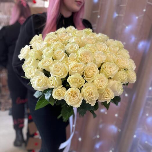 Букет белых роз из 51 шт