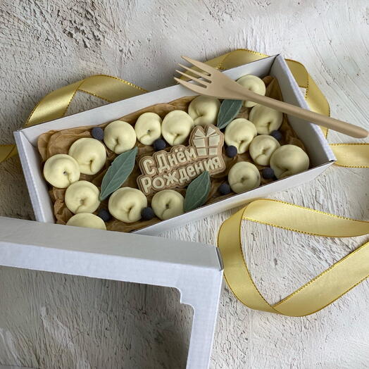 Набор   из шоколадных пельменей и надписью «С Днём Рождения»
