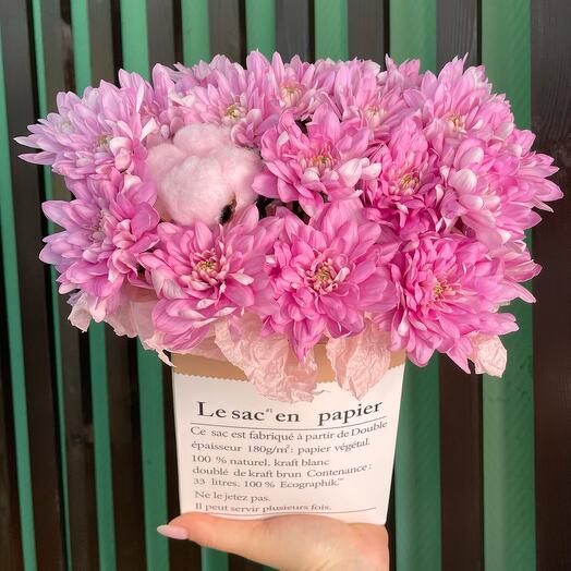 Pink chrysanthemums in a kraft bag with pink cotton