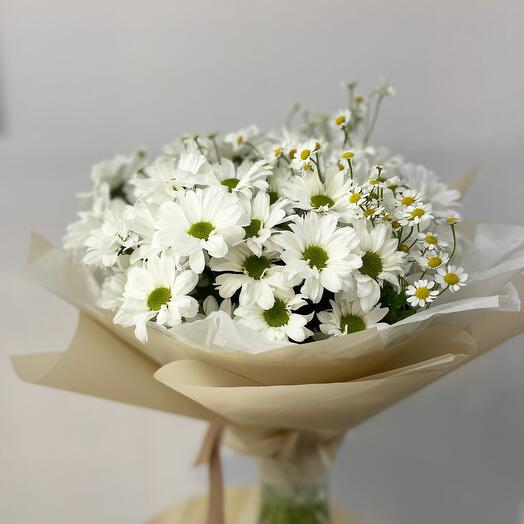 A bouquet of bush chrysanthemums and tansy