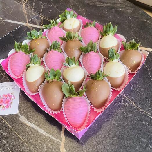 Chocolate-covered strawberries "Kinder 16"