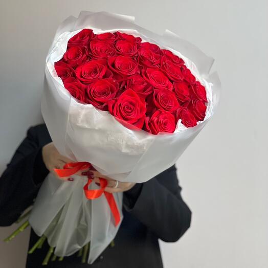 Красные розы 25 штук