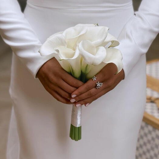 Букет из 7 белых калл