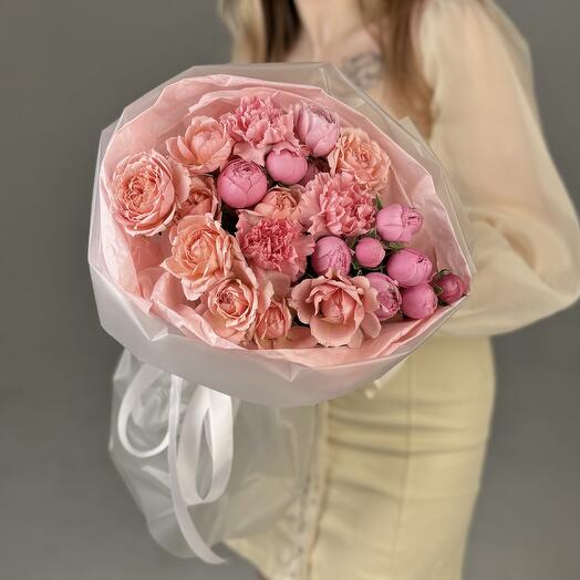 Rosas de peonía rosa y Dianthus
