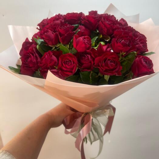 Букет из пионовидной кустовой розы Ред Бомбастик 🌹