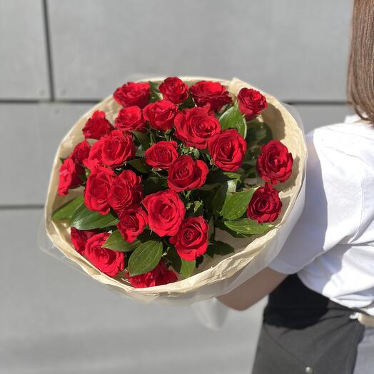 Букет из ярко-красных роз 25 шт