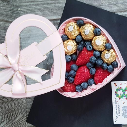 Клубника 🍓 и Ферреро Роше в сердце с окном