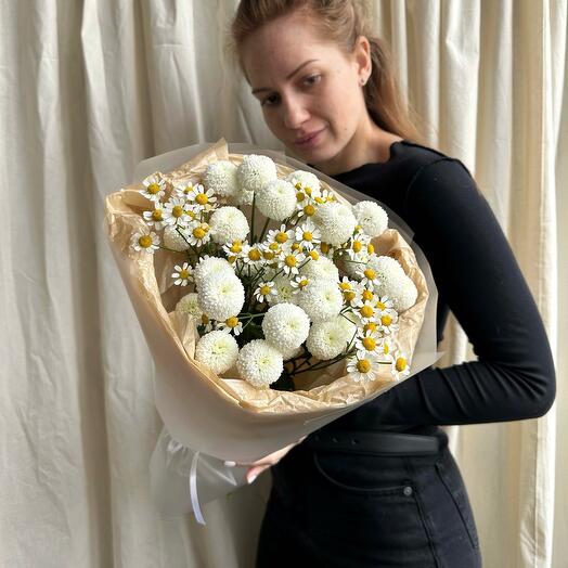 Дуобукет из хризантем Coconut и ромашек