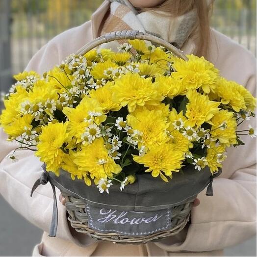 Корзина с цветами хризантема