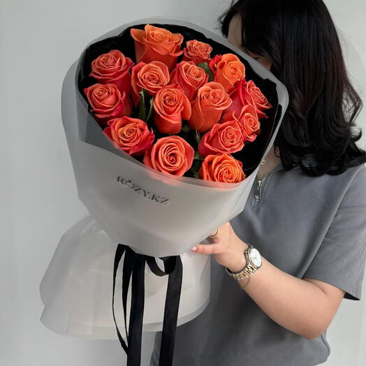 Моно букет из 15 оранжевых роз