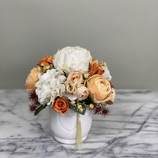 Wunderschones Arrangement in einer Vase / Beige, Orange