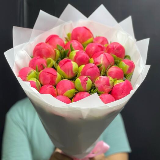 Букет из коралловых пионов