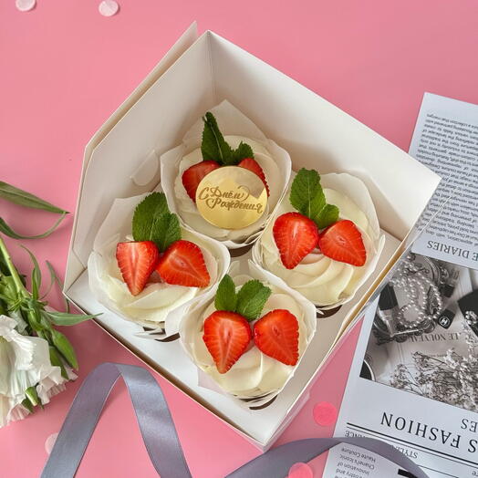 Набор капкейков «С днем рождения»(4 шт) 🍓 Ванильные с клубникой / 🍫 Шоколадные с вишней🍒