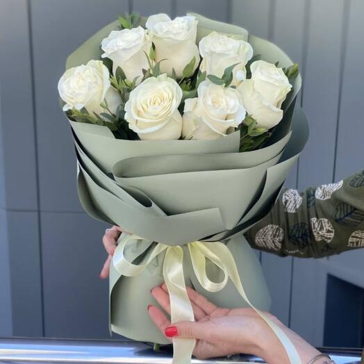Букет из 7 белых роз