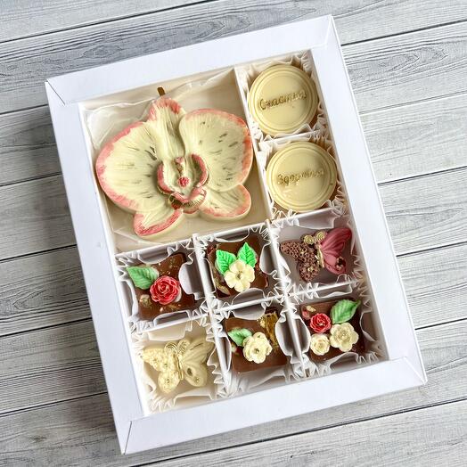 Сладкий подарок с дубайским шоколадом и конфетами