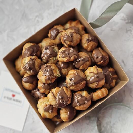 Набор из профитролей