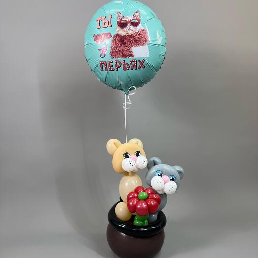 Фигура из шаров «Котята в горшке»