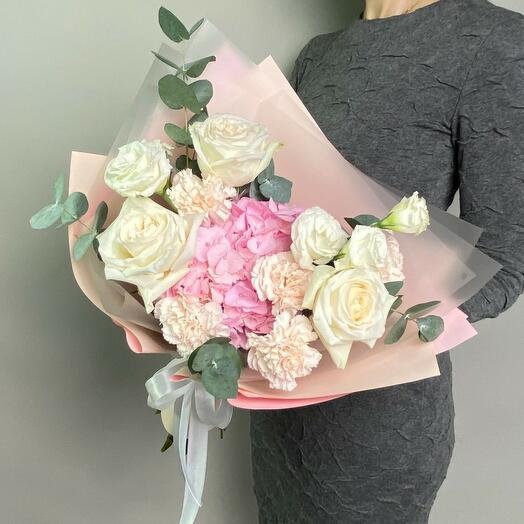 Пионовидные розы Вайт Охара с гортензией букет les fleur (В0033)