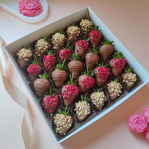 Клубника в молочном шоколаде 25 - 30 шт