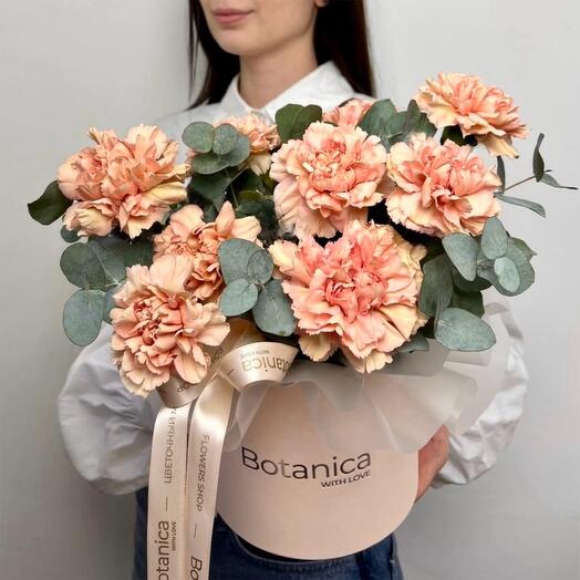 Шляпная коробка с диантусами Каппучино 2607202548