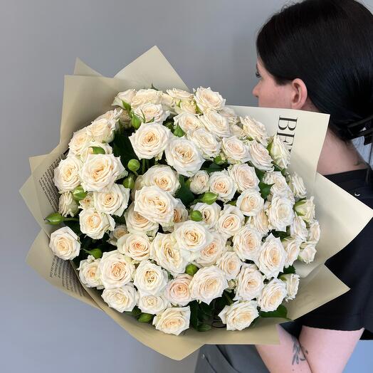 Пышные кремовые кустовые розы 25 шт