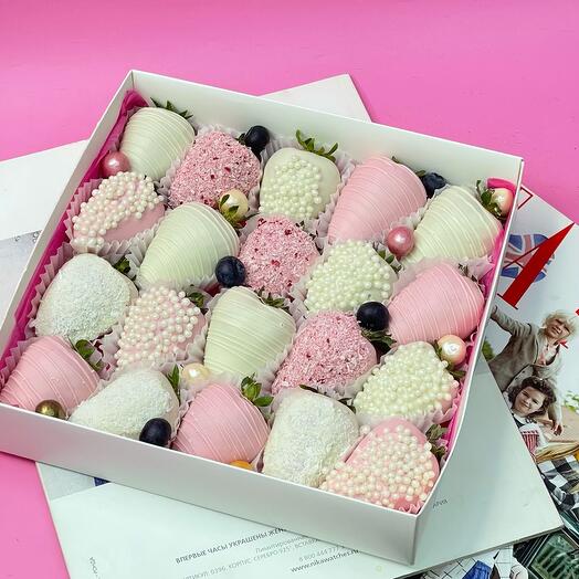 Клубника в шоколаде (20-30 ягод)  «Chocolate Berry Bliss»день рождения,подарок папе,маме,родным,знакомым