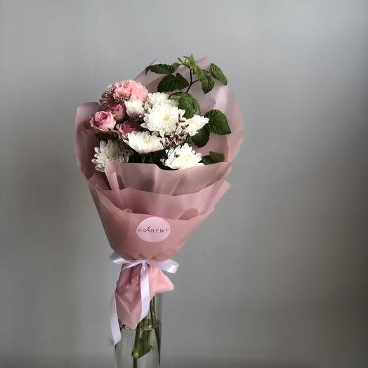 Нежный букет с кустовой розой 🌸