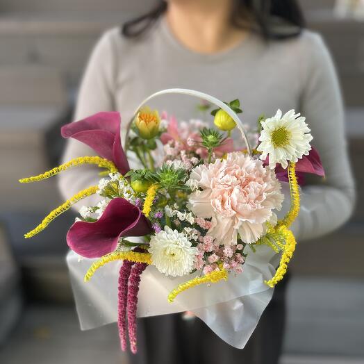 Корзина с цветами каллы