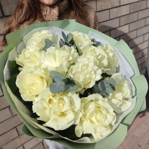 Букет из 11 белых роз и эвкалипта🤍💚