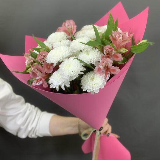 Кустовая хризантема Алтай с альстромерией