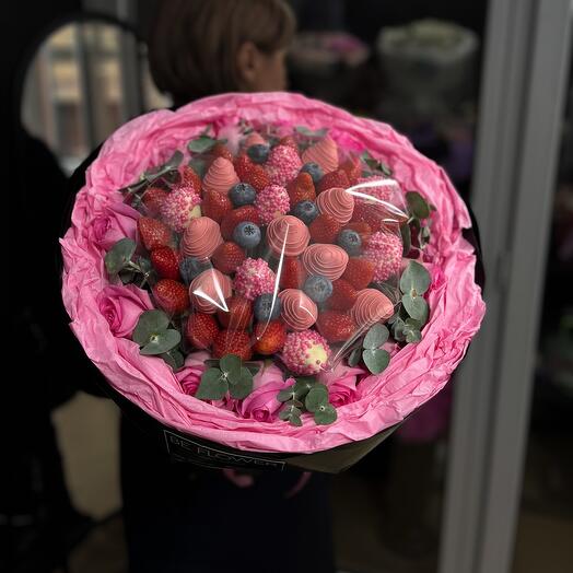 Букет с клубникой и розами Pink🌸