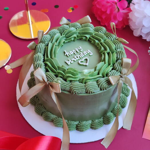 Торт на день рождения Happy birthday с рюшами и бантиками зелёного цвета