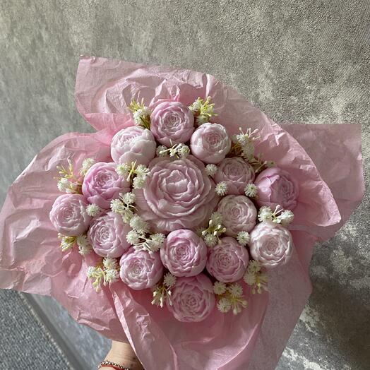 Пионы из мыла ручной работы розово-белого оттенка