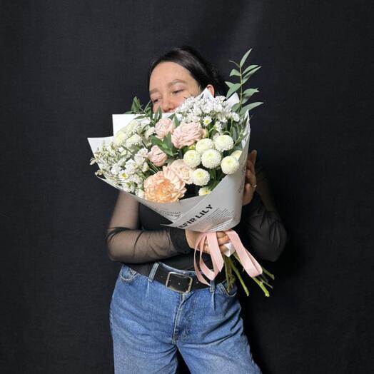 Сборный букет с хризантемой «зимняя свежесть»