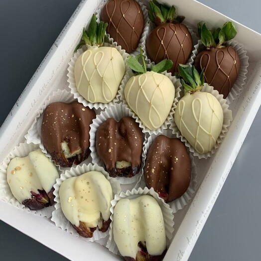 Набор клубника в шоколаде+финики в шоколаде