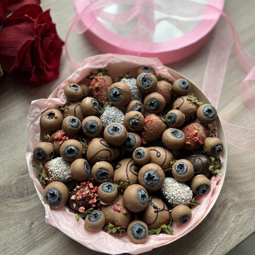 Mini клубника и голубика в шоколаде