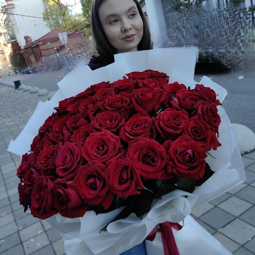 Большой букет красных роз