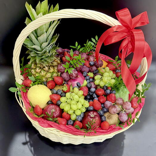 Корзина с фруктами и ягодами Максимум