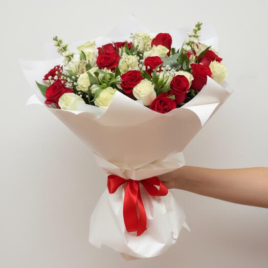 Ramo Pasion   Pureza – Rosas Rojas y Blancas