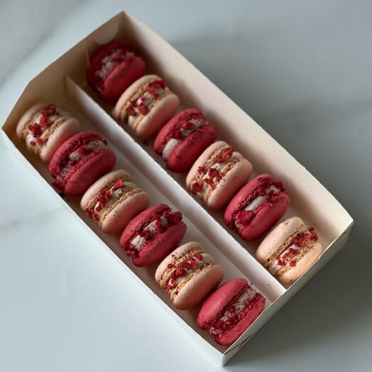 Макарон ассорти 12 шт (клубничный и малиновый пломбир)