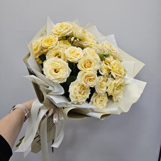 Букет из 5 кустовых бежевых роз