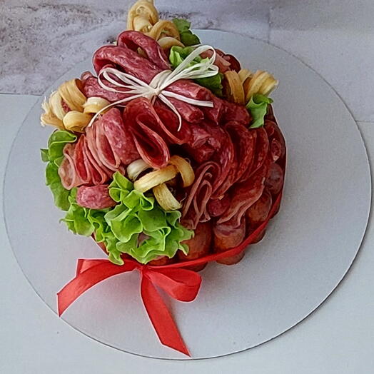Торт из закусок (полностью съедобный)